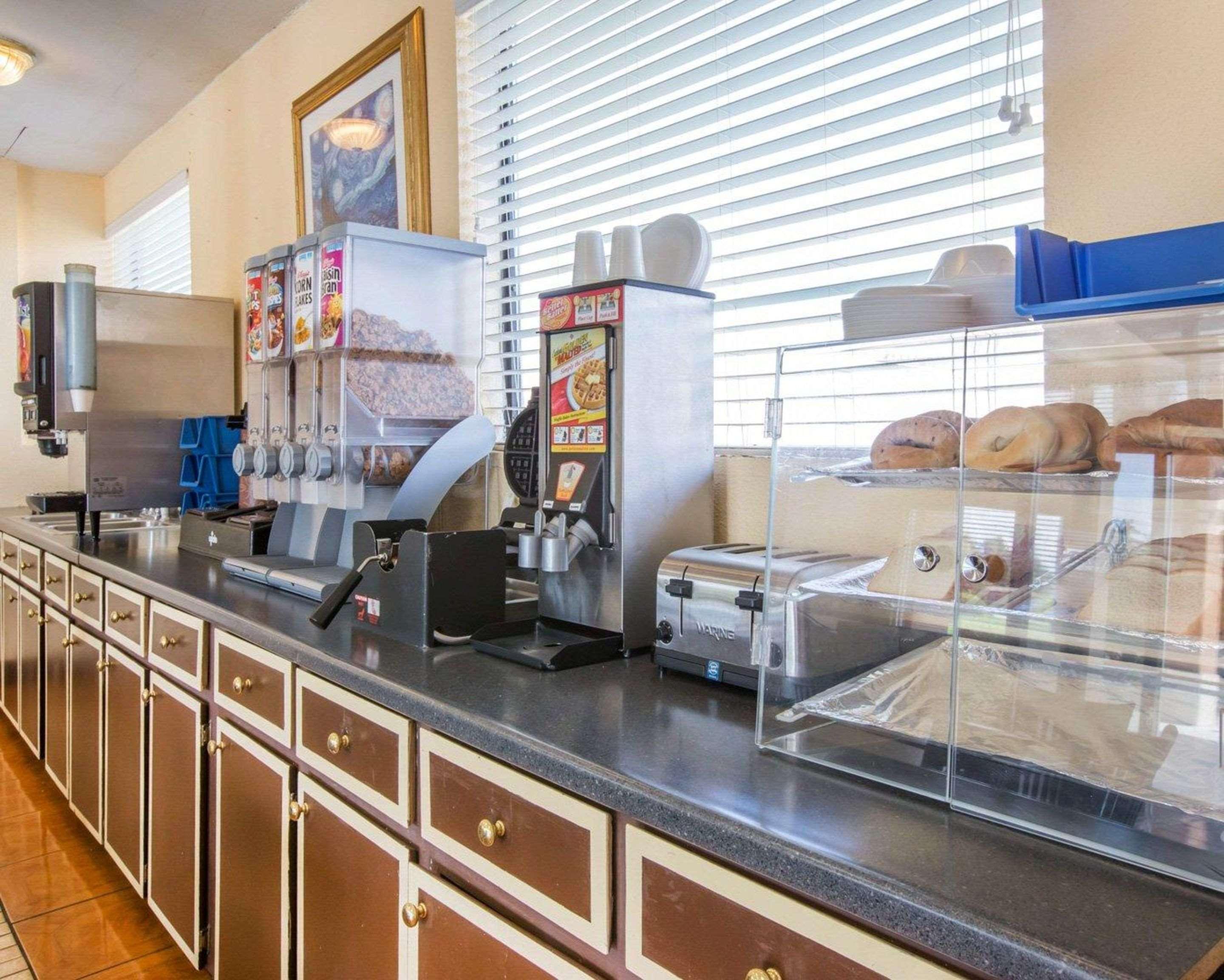 Econo Lodge Inn & Suites Macon Eksteriør bilde