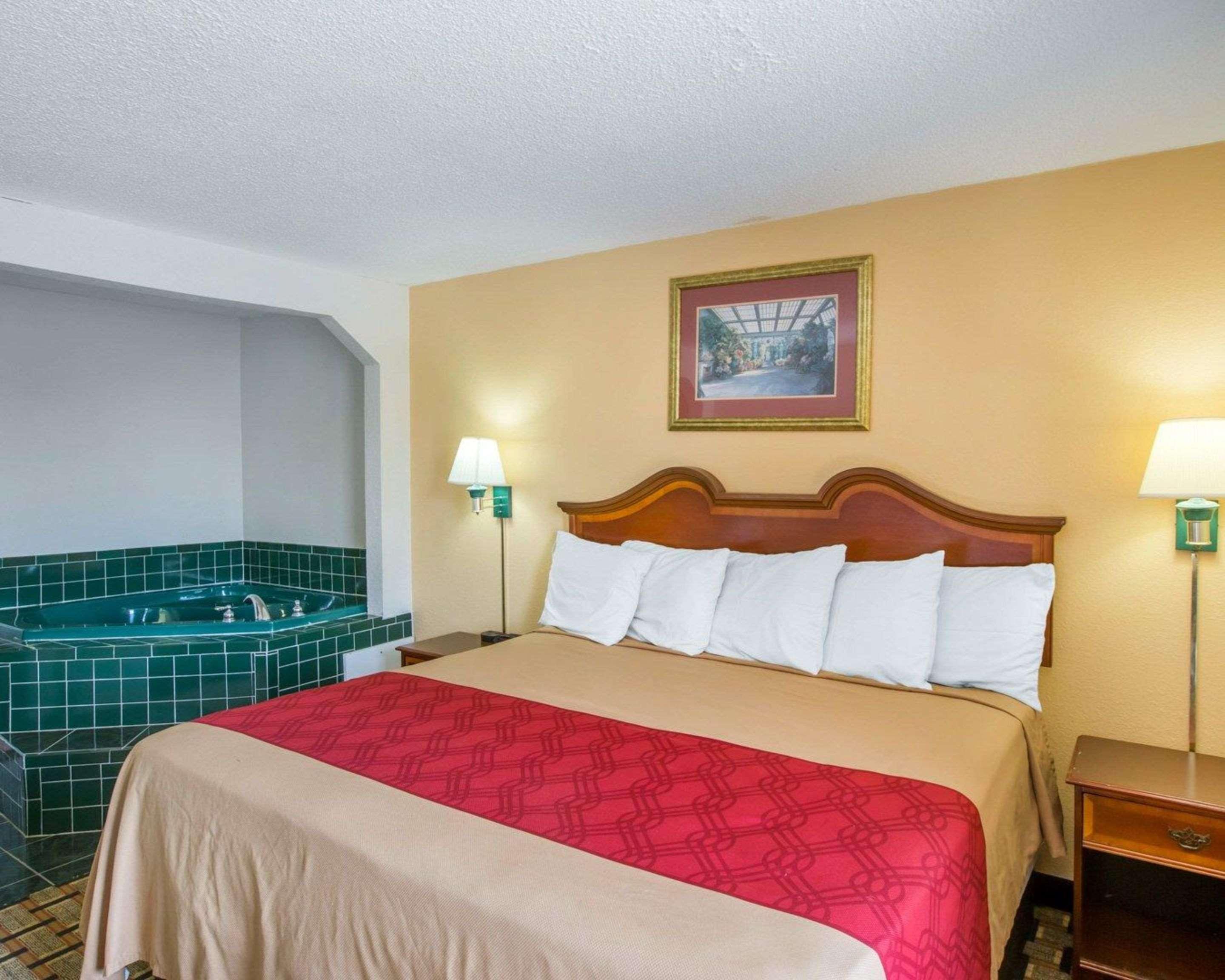 Econo Lodge Inn & Suites Macon Eksteriør bilde