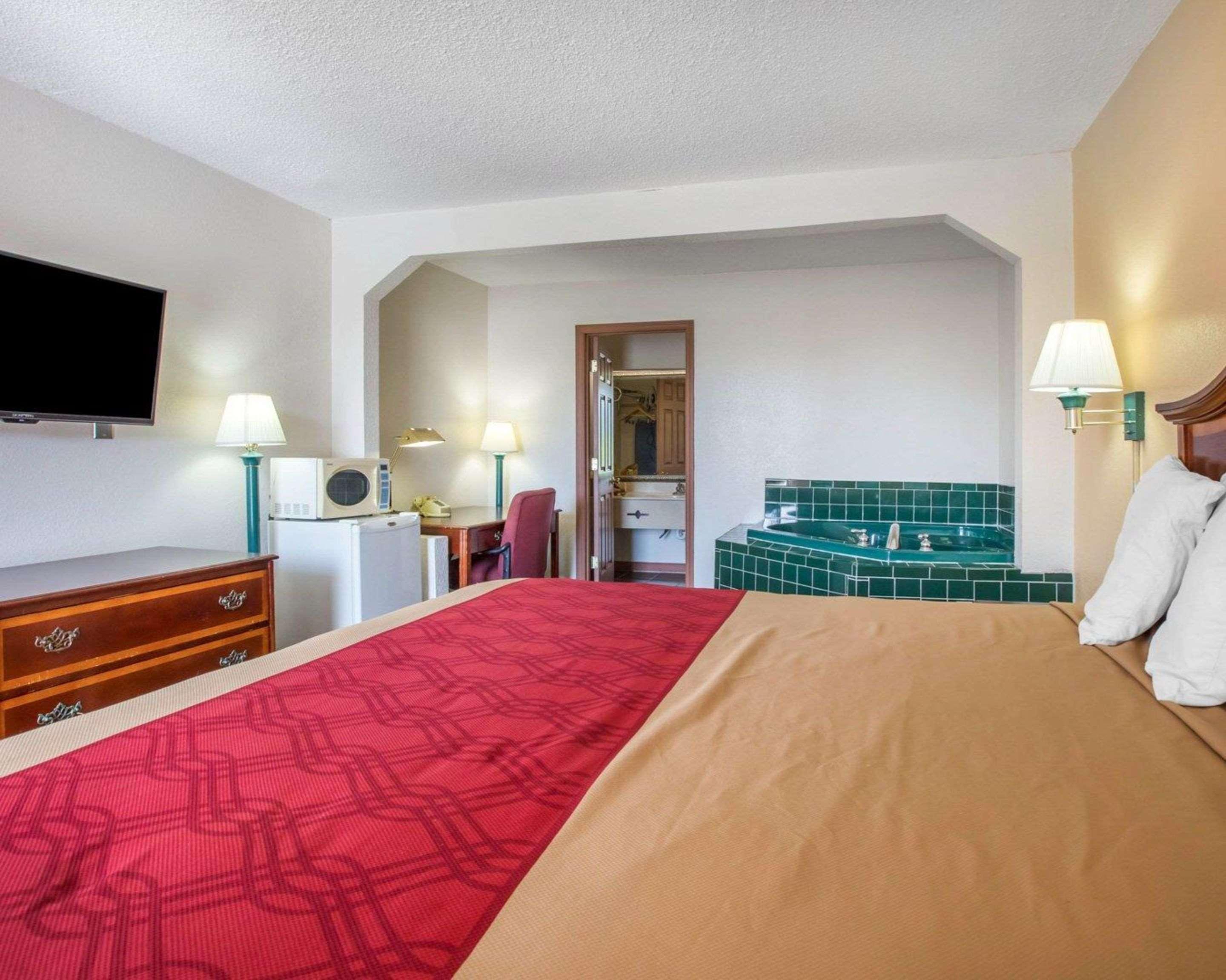 Econo Lodge Inn & Suites Macon Eksteriør bilde