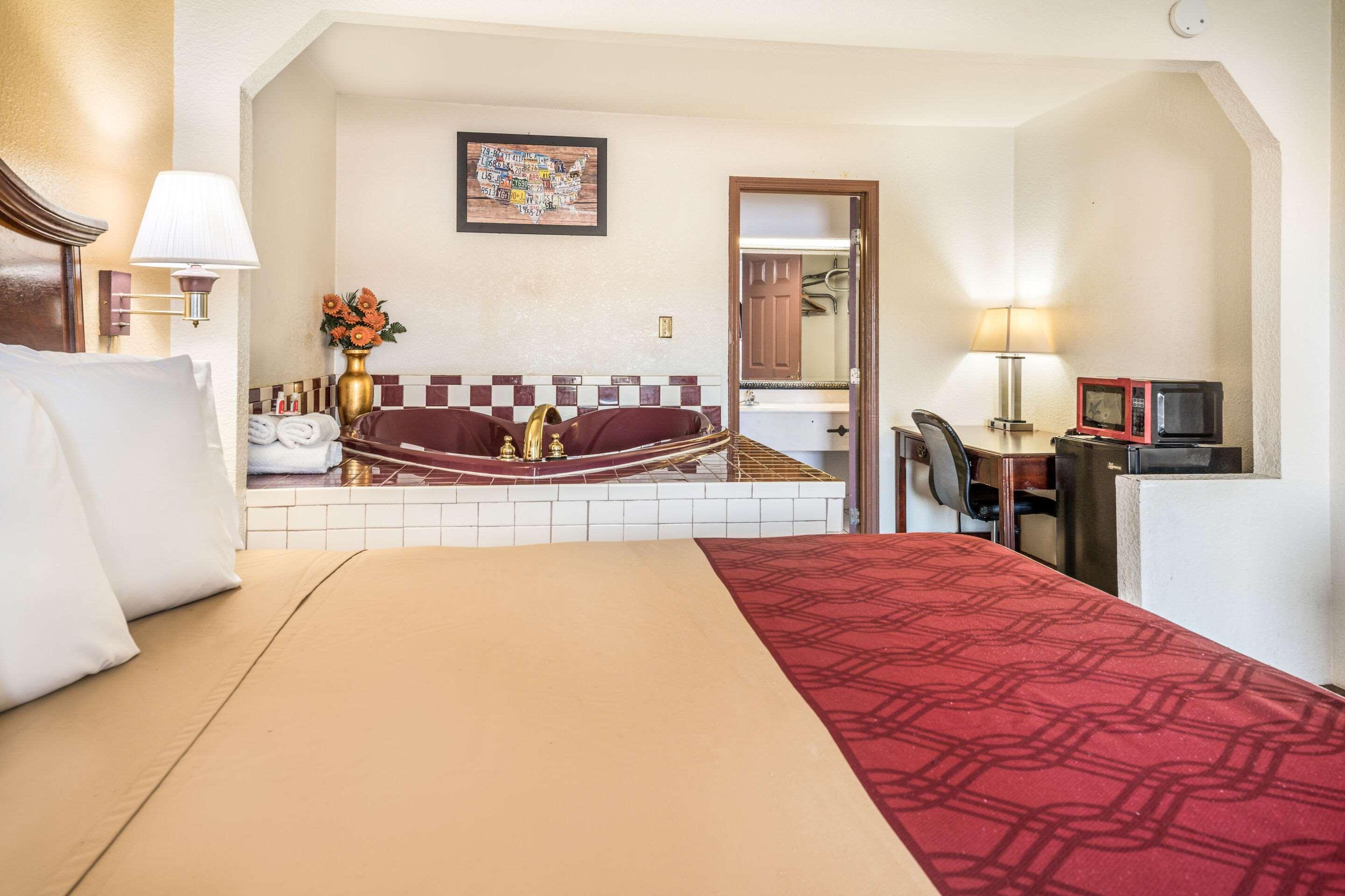 Econo Lodge Inn & Suites Macon Eksteriør bilde